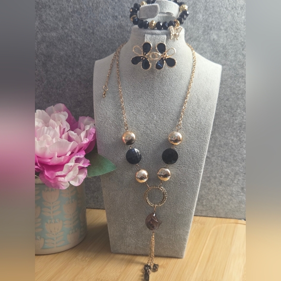 Jewelry - Gold and Black Jewelry Set